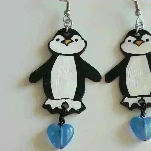 Adorable penguin  earrings with cute little hearts beads ✦ handmade & unique ✦ - Picture 6 of 10